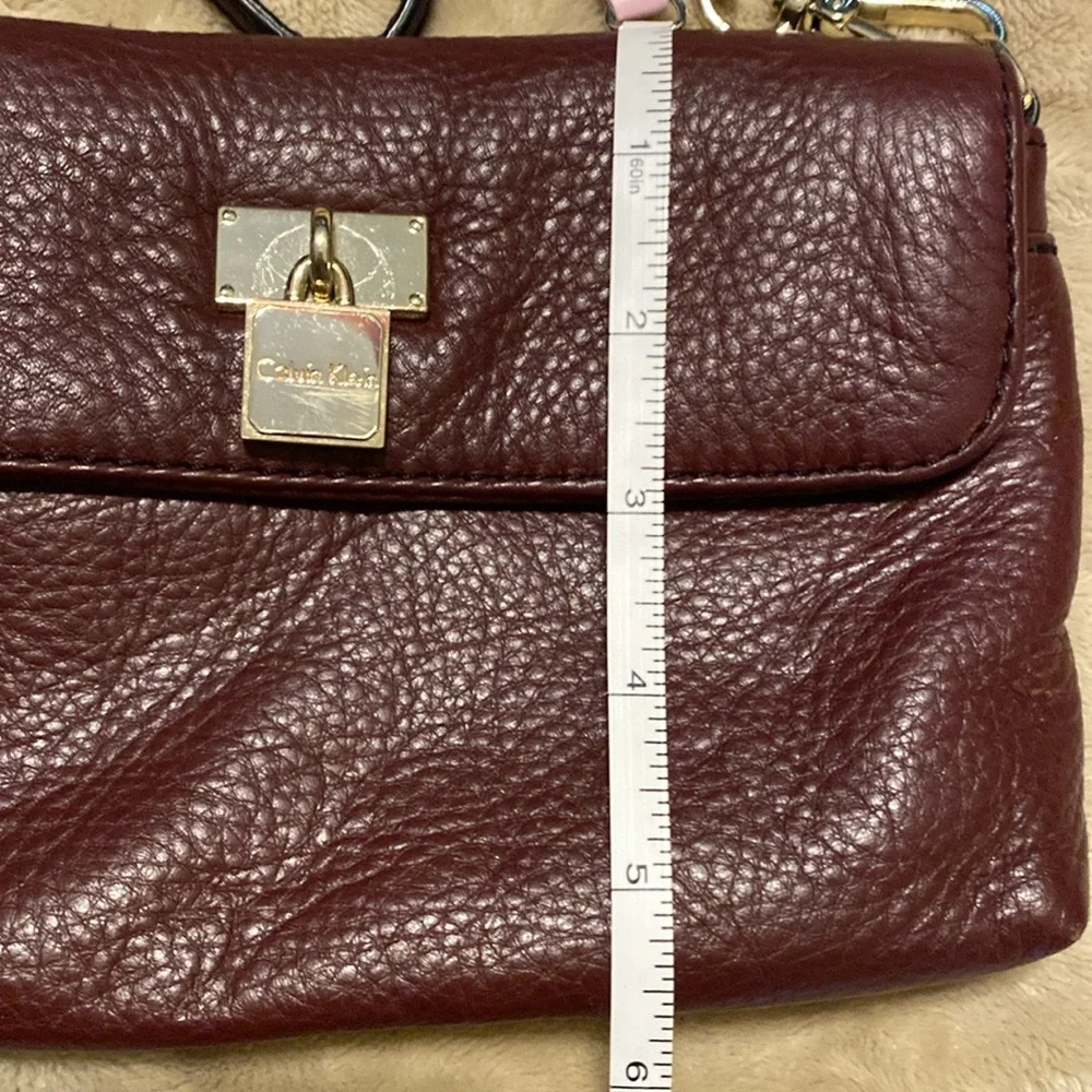 Calvin Kline small burgundy leather crossbody - Picture 11 of 12